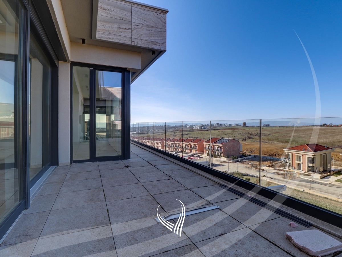 Penthouse tarracier 246.35m2 në shitje në lagjen Marigona Hill11