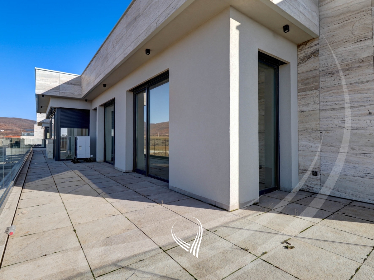 Penthouse tarracier 246.35m2 në shitje në lagjen Marigona Hill13