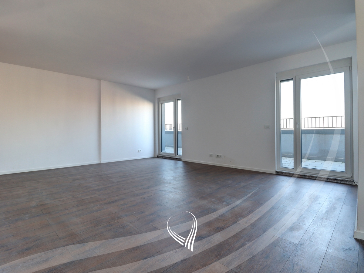 Penthouse me 4 dhoma gjumi në shitje në lagjen Prishtina e Re1