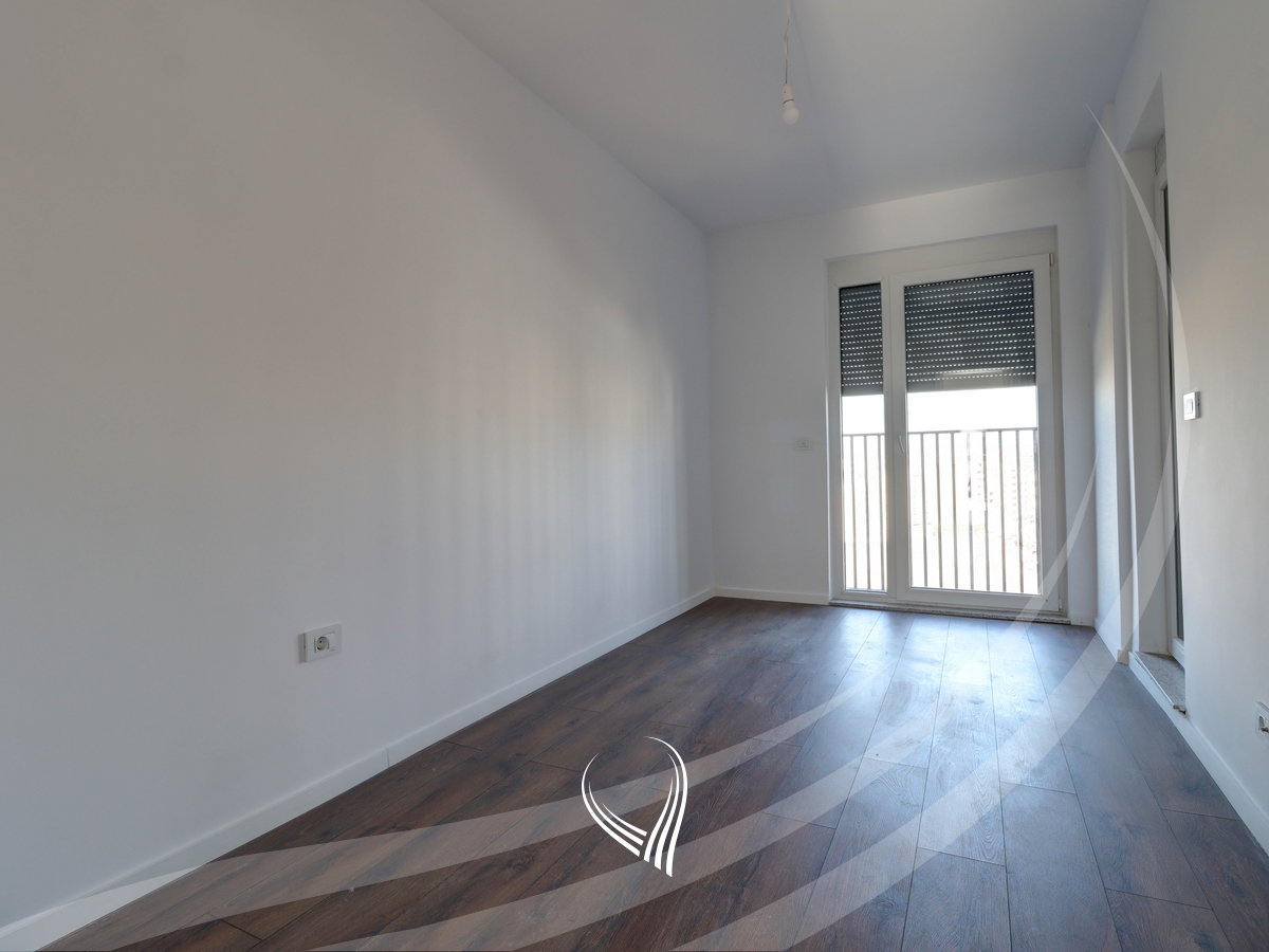 Penthouse me 4 dhoma gjumi në shitje në lagjen Prishtina e Re10