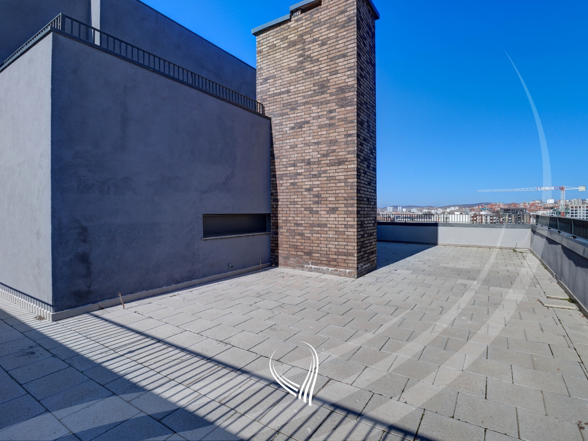 Penthouse me 4 dhoma gjumi në shitje në lagjen Prishtina e Re13
