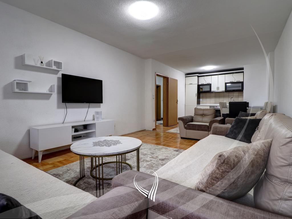 Banesë me 1 dhomë gjumi me qira në lagjen Mati 1