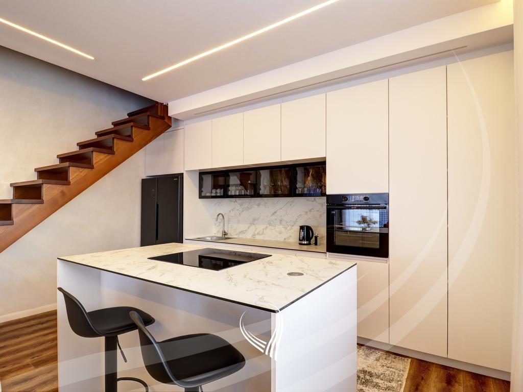 Duplex – Penthouse me 3 dhoma gjumi me qira në lagjen Kalabria - Emshir8