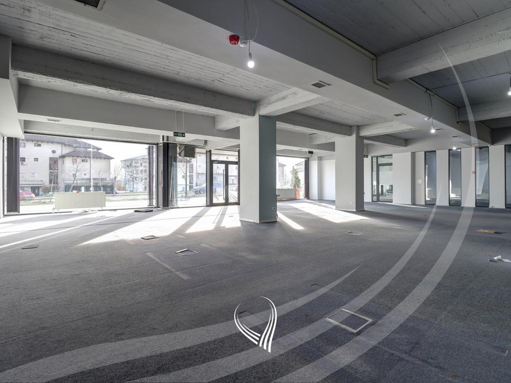 Objekt afarist 1,000m2 me qira në lagjen Bregu i Diellit10