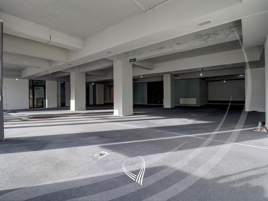 Objekt afarist 1,000m2 me qira në lagjen Bregu i Diellit11