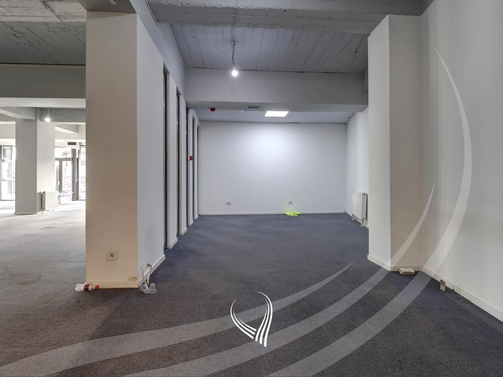 Objekt afarist 1,000m2 me qira në lagjen Bregu i Diellit16