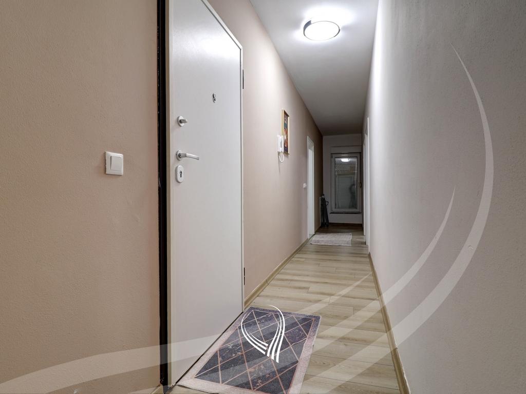 Banesë me 2 dhoma gjumi në shitje në lagjen Mati 1 – Euro Abi9