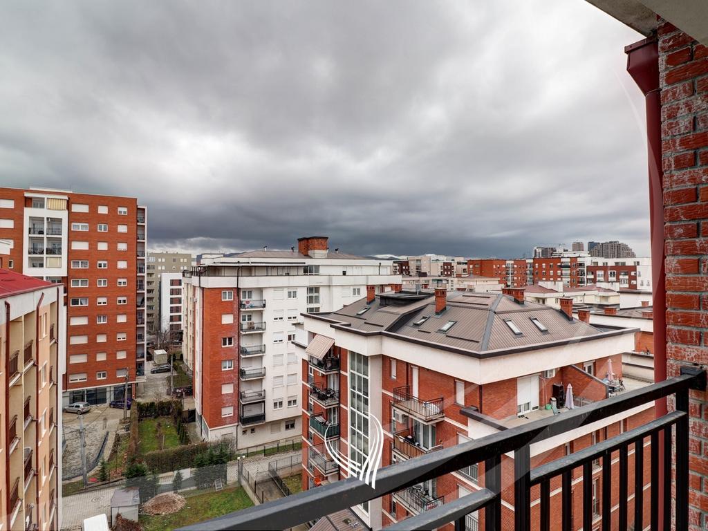 Banesë me 2 dhoma gjumi në shitje në lagjen Mati 1 – Euro Abi10