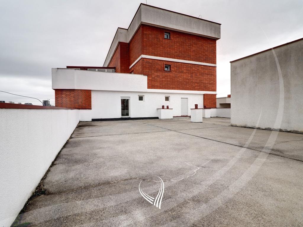 Banesë me 2 dhoma gjumi në shitje në lagjen Mati 1 – Euro Abi11