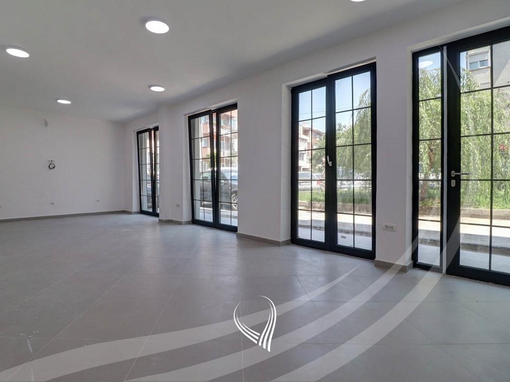 Lokal 70m2 me qira në Qendër- Sheshi Edit Durham