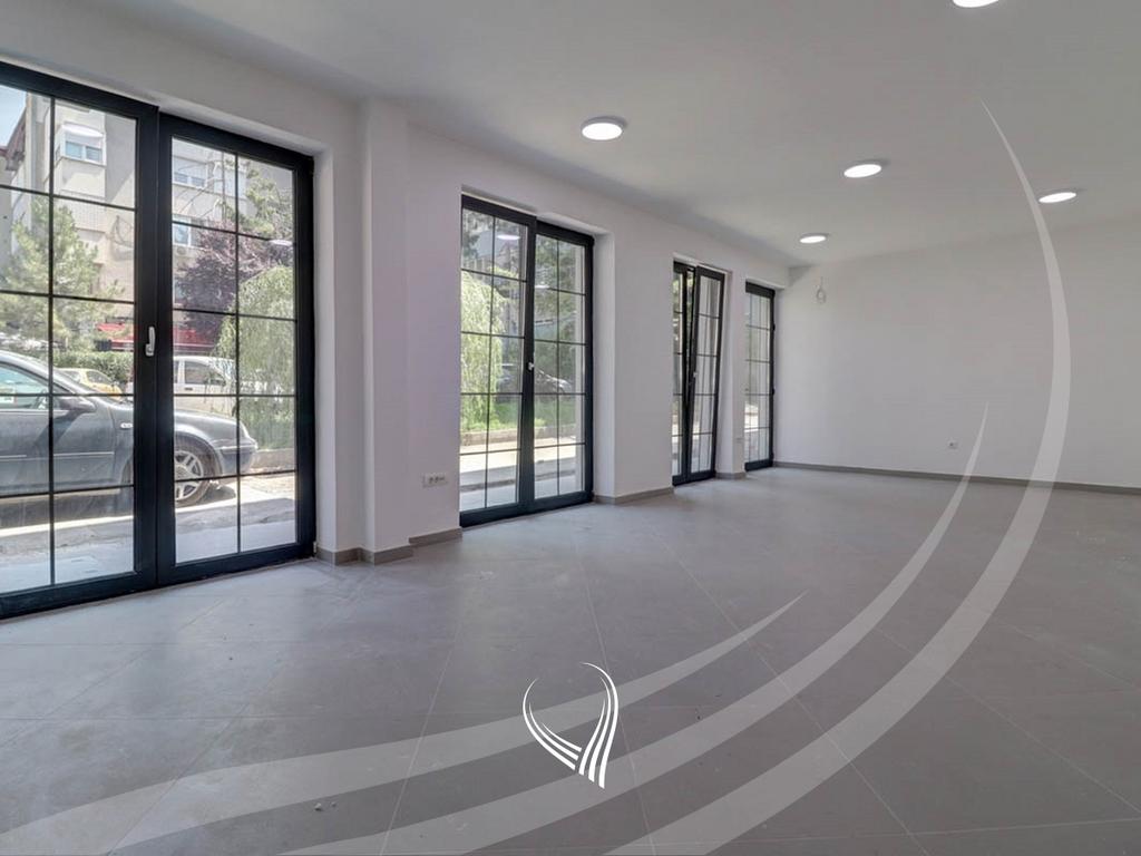 Lokal 70m2 me qira në Qendër- Sheshi Edit Durham1