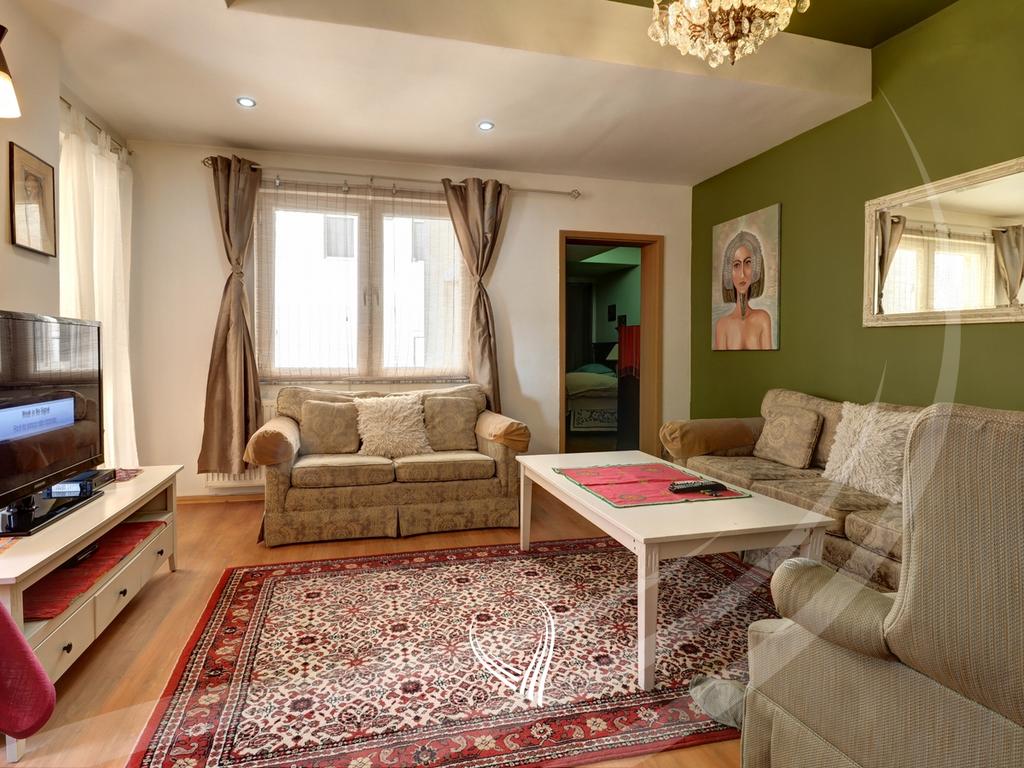 Banesë me 2 dhoma gjumi me qira në lagjen Mati 12