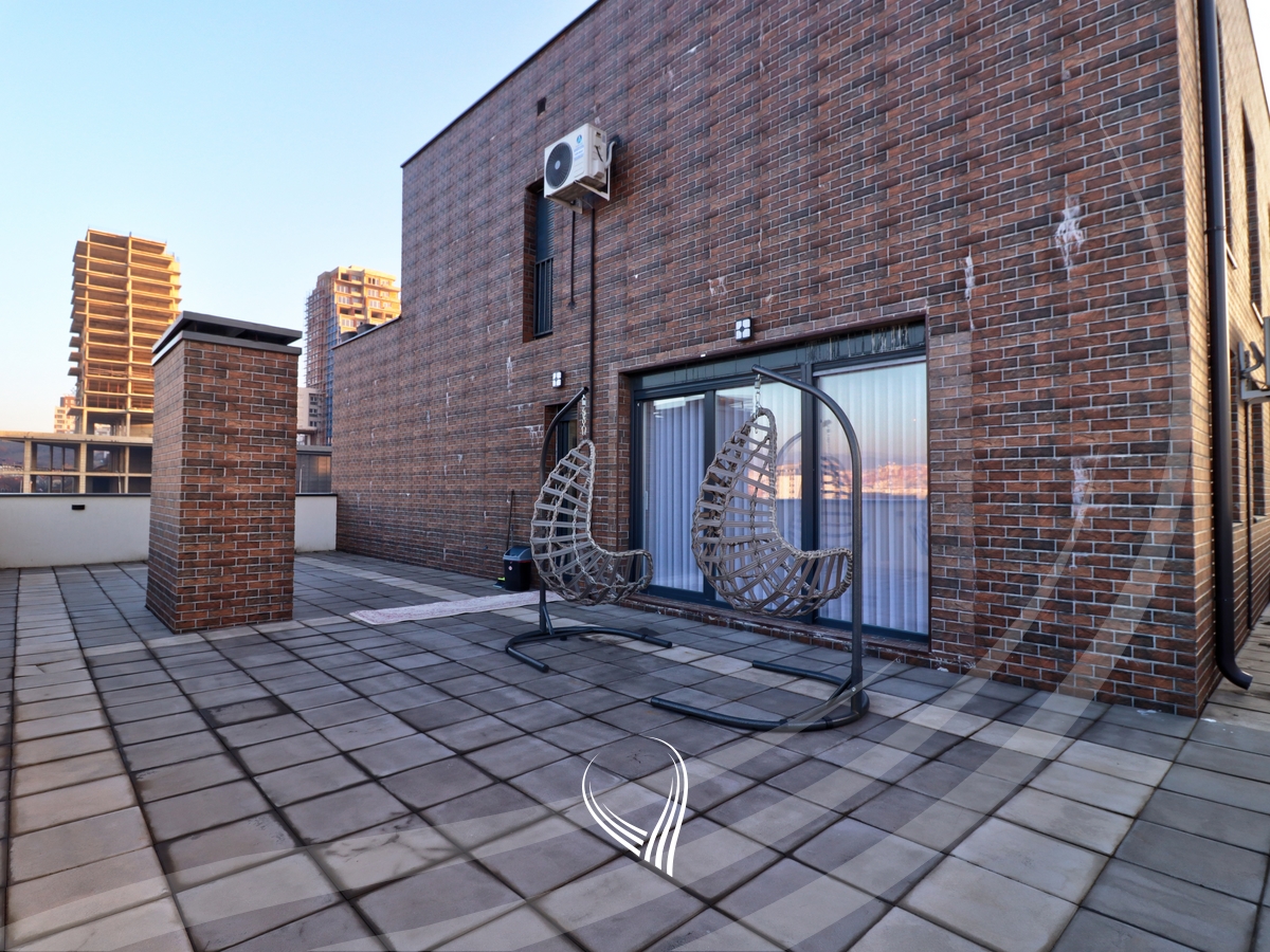 Duplex – Penthouse me 3 dhoma gjumi me qira në lagjen Kalabria - Emshir9