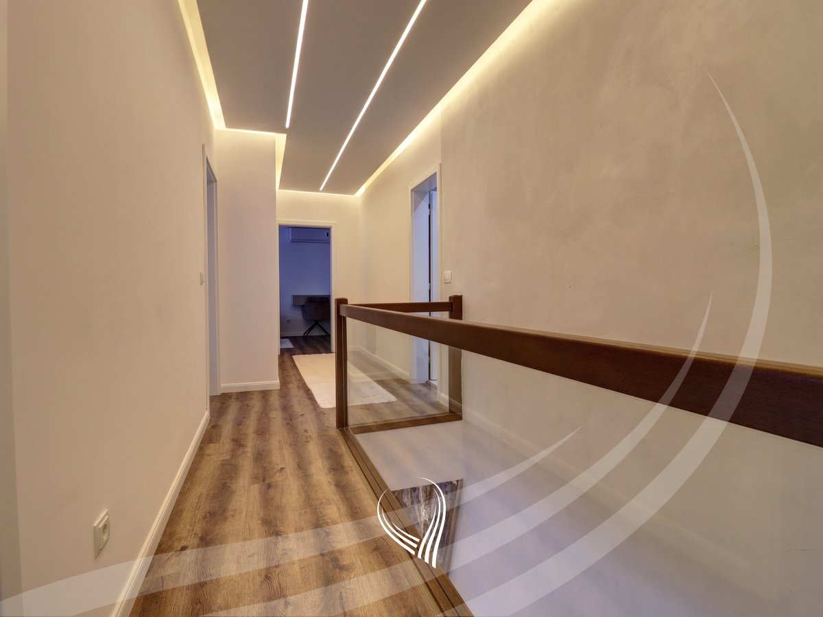 Duplex – Penthouse me 3 dhoma gjumi me qira në lagjen Kalabria - Emshir16