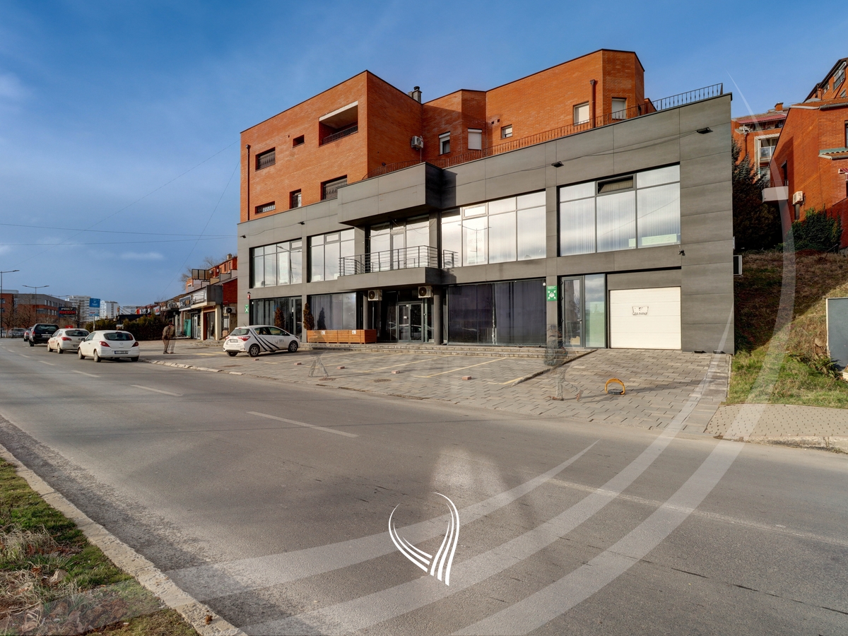 Objekt afarist 1,000m2 me qira në lagjen Bregu i Diellit