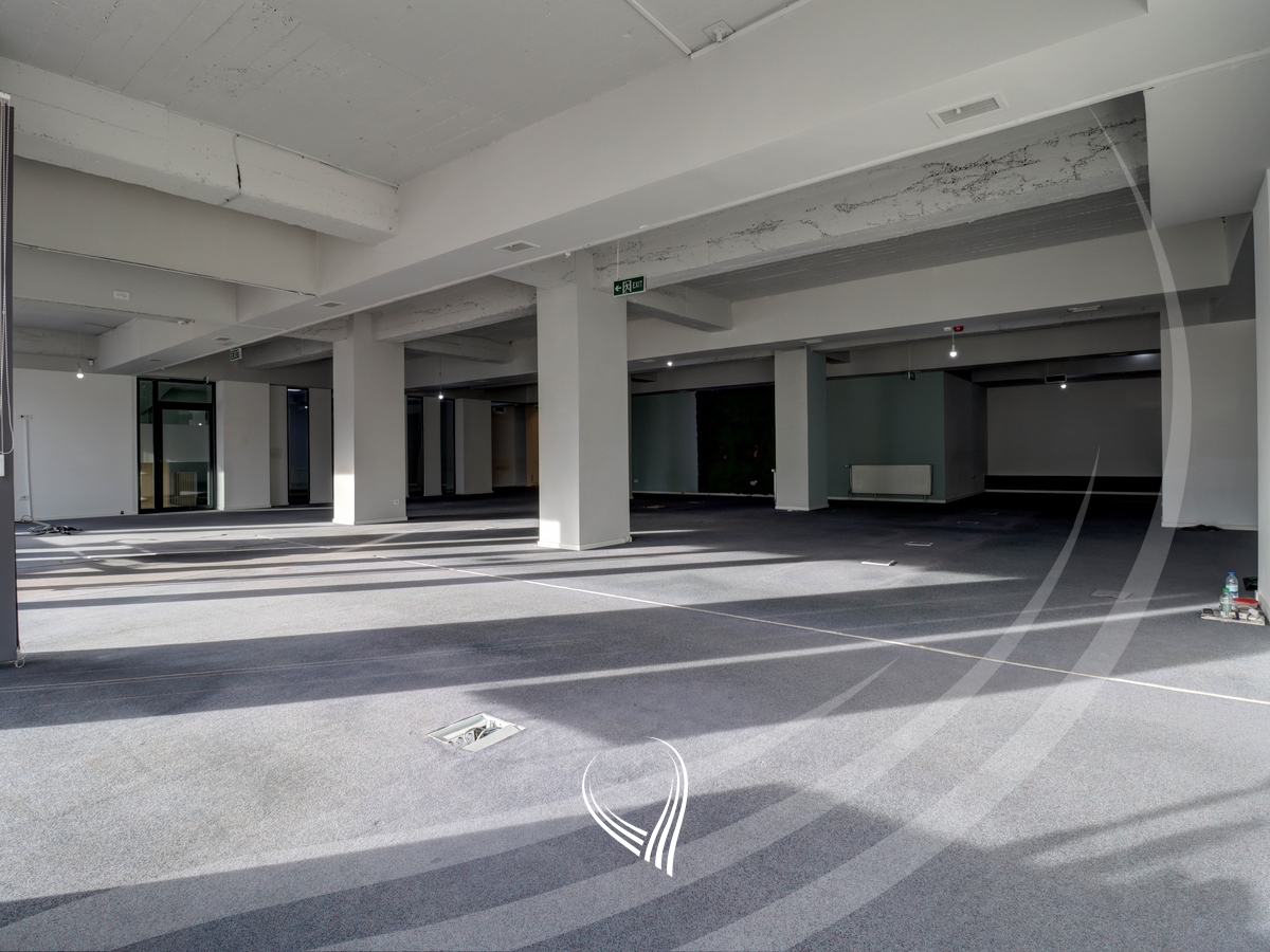 Objekt afarist 1,000m2 me qira në lagjen Bregu i Diellit11