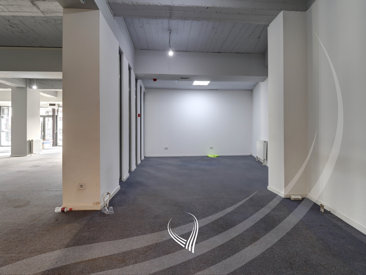 Objekt afarist 1,000m2 me qira në lagjen Bregu i Diellit16