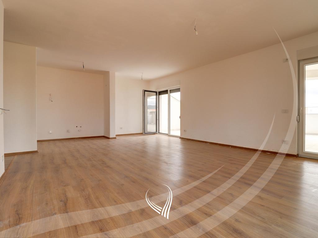 Banesë me 2 dhoma gjumi në shitje në lagjen Prishtina e Re2