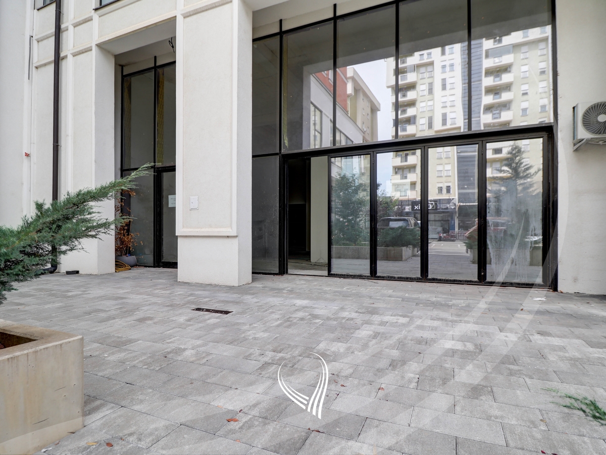 Lokal 203m2 me qira në lagjen Mati 10