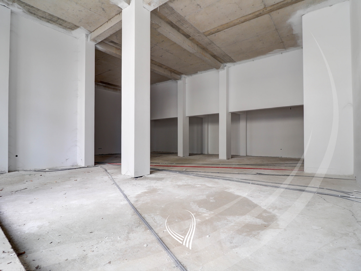 Lokal 203m2 me qira në lagjen Mati 14