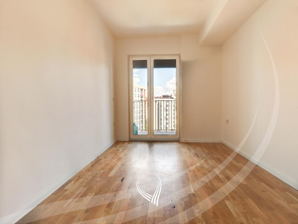 Zyre me 3 dhoma pune me qira në lagjen Mati 13