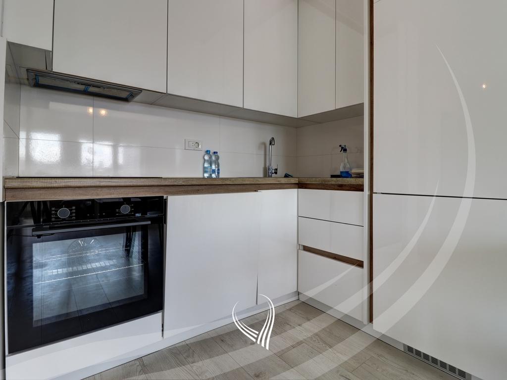 Banesë me 3 dhoma gjumi me qira në lagjen Lakrishtë – Tregtia2