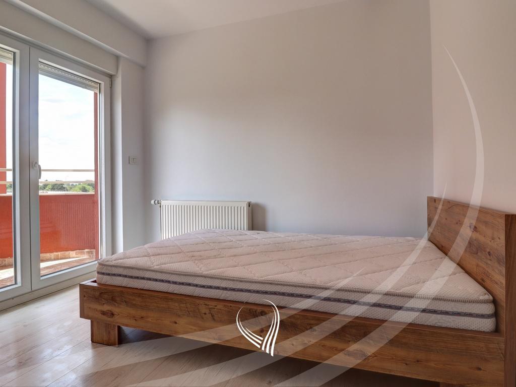 Banesë me 3 dhoma gjumi me qira në lagjen Lakrishtë – Tregtia5