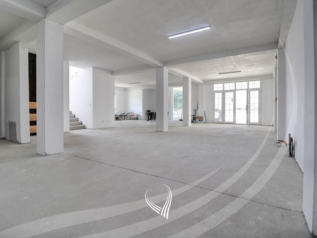 1700m² warehouse for rent on the Prishtina – Lipjan highway7