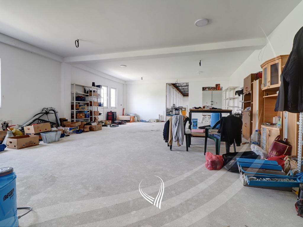 1700m² warehouse for rent on the Prishtina – Lipjan highway14