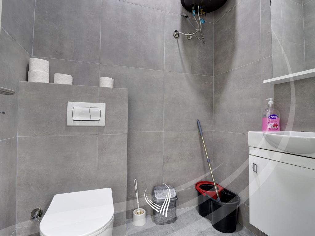 Lokal 40m2 me qira në lagjen Mati 13