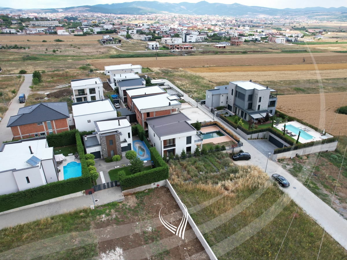 Shtëpi me 5 dhoma gjumi në shitje në Çagllavicë28