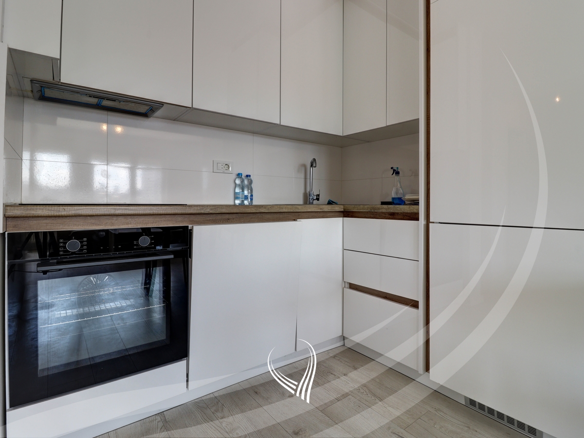 Banesë me 3 dhoma gjumi me qira në lagjen Lakrishtë – Tregtia2