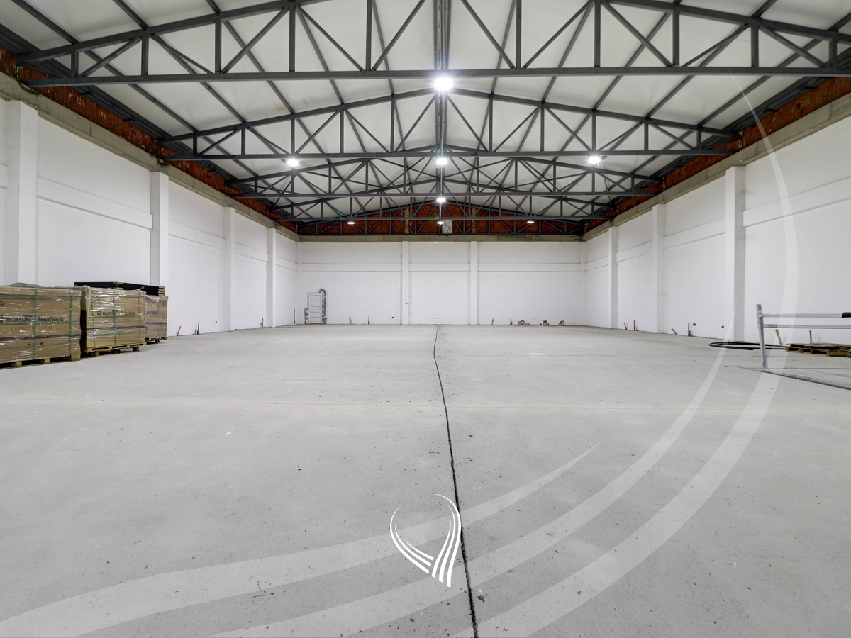 1700m² warehouse for rent on the Prishtina – Lipjan highway2