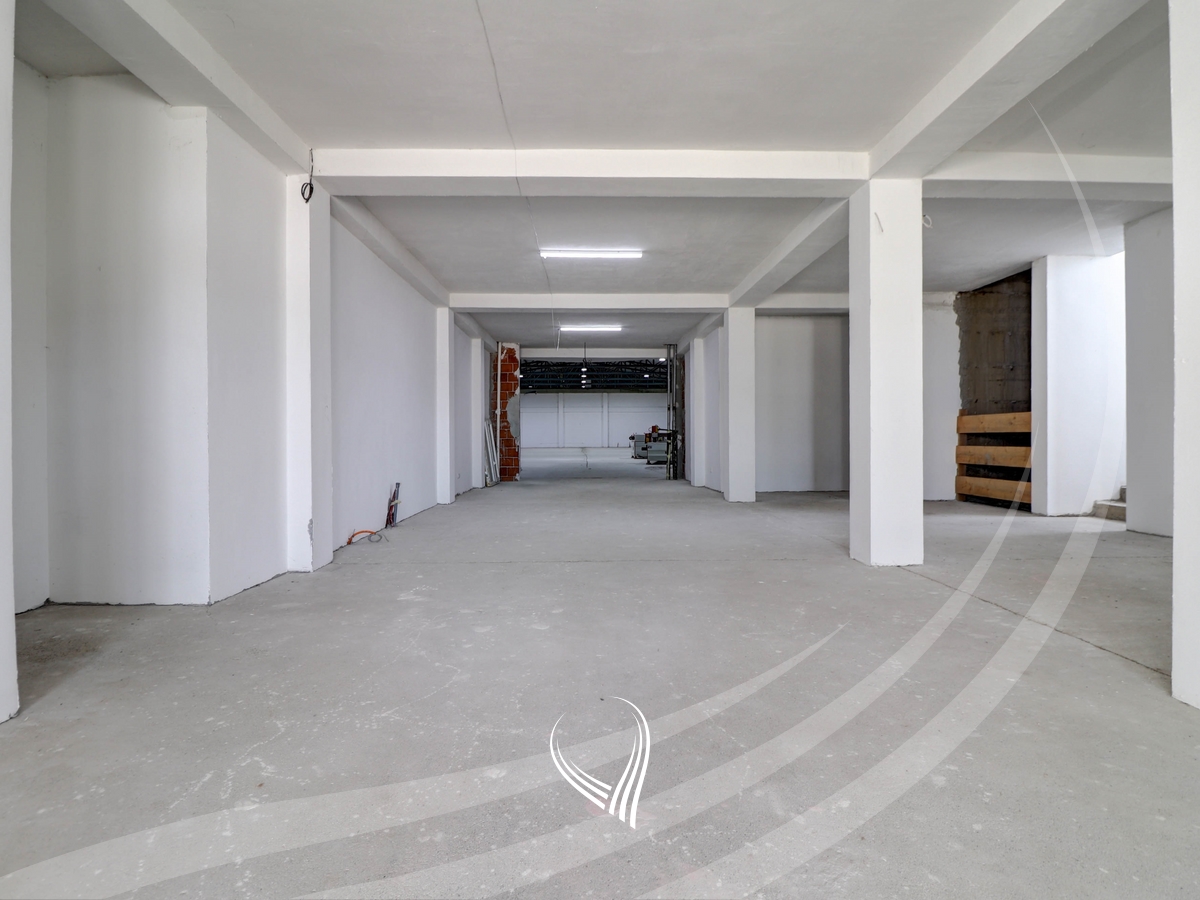 1700m² warehouse for rent on the Prishtina – Lipjan highway8