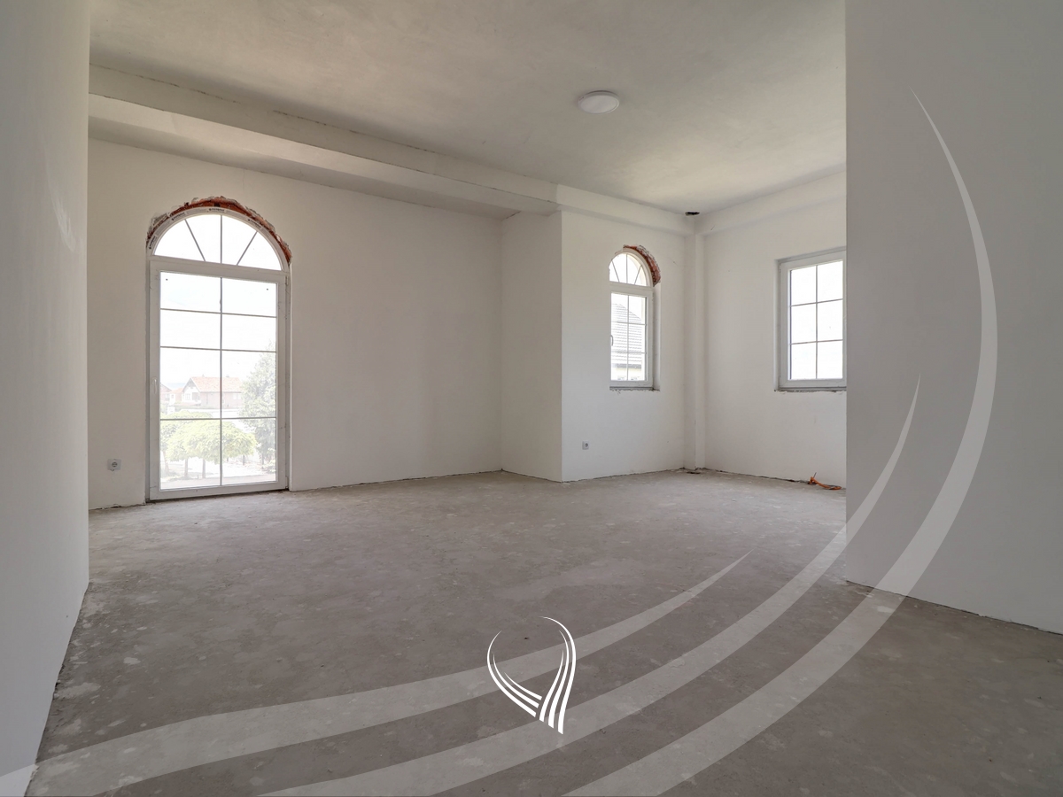 1700m² warehouse for rent on the Prishtina – Lipjan highway9