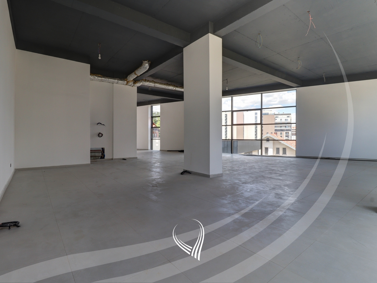 Lokal 145m2 në shitje në lagjen Prishtina e Re5