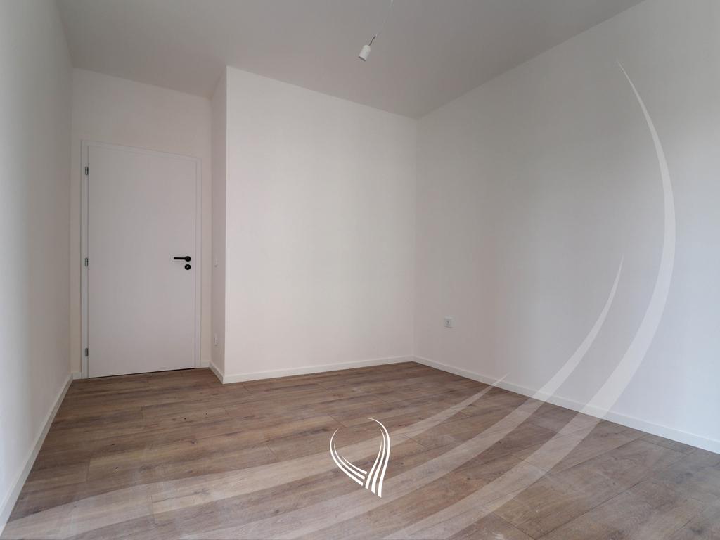 Zyre me 3 dhoma pune me qira në lagjen Lakrishtë - Prime Residence 35