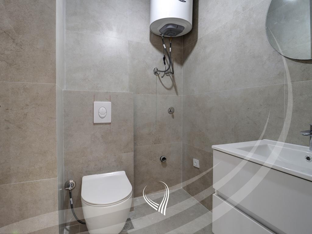 Zyre me 3 dhoma pune me qira në lagjen Lakrishtë – Prime Residence 310