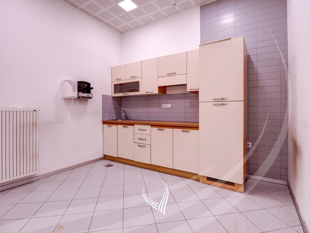 Lokal 600m2 me qira në lagjen Pejton10