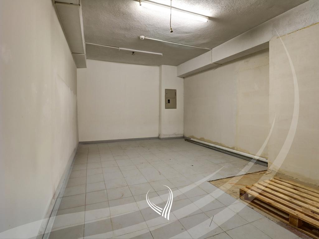 Lokal 600m2 me qira në lagjen Pejton12