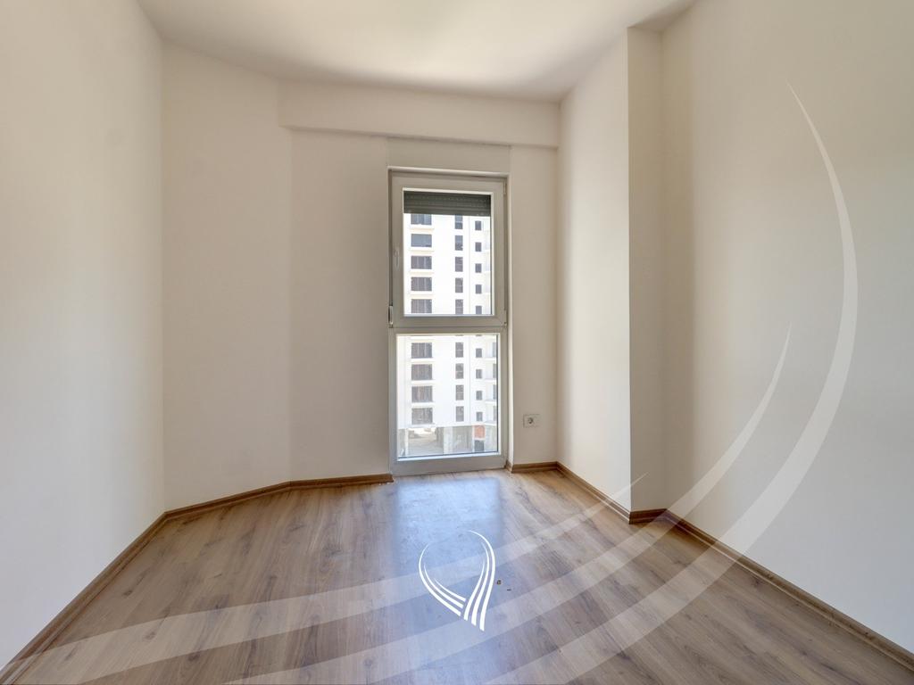 Banesë me 3 dhoma gjumi me qira në lagjen Prishtina e Re6