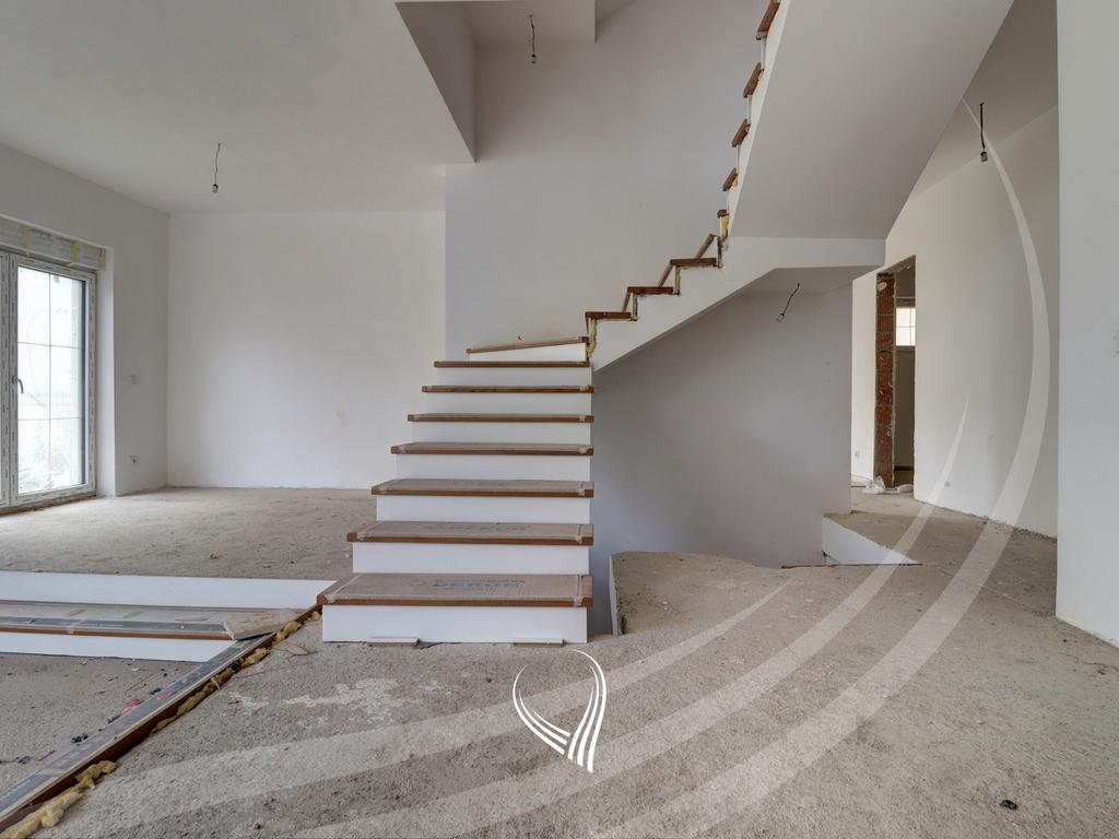 Shtëpi 374.76m2 në shitje në lagjen Royal Green Residence – Zllatar4