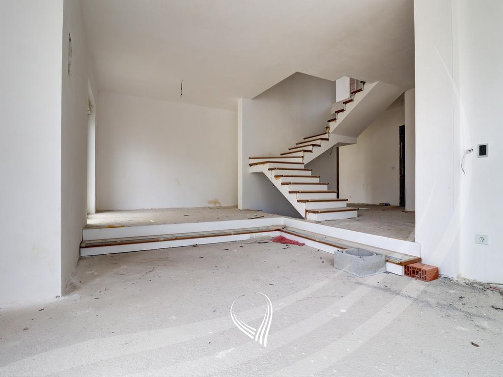 Shtëpi 374.76m2 në shitje në lagjen Royal Green Residence – Zllatar7