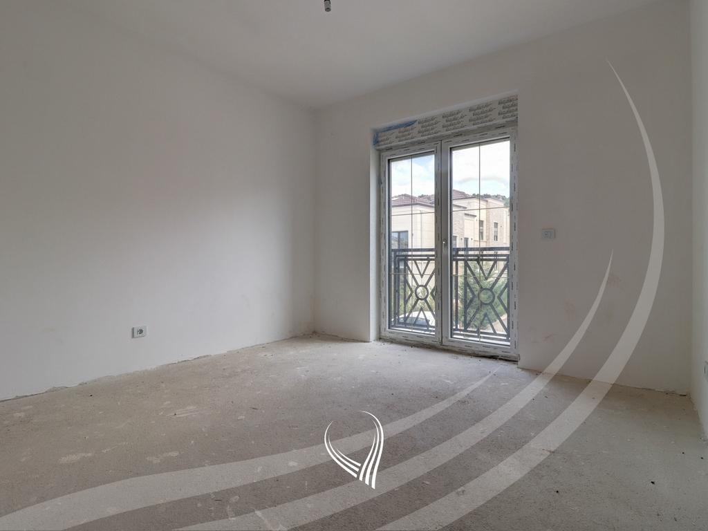 Shtëpi 374.76m2 në shitje në lagjen Royal Green Residence – Zllatar11