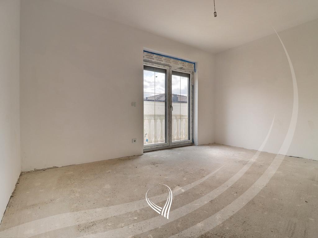 Shtëpi 374.76m2 në shitje në lagjen Royal Green Residence – Zllatar21