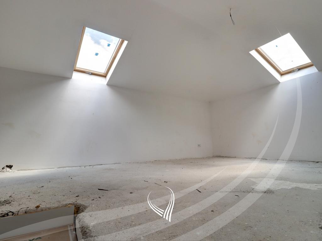 Shtëpi 374.76m2 në shitje në lagjen Royal Green Residence – Zllatar23