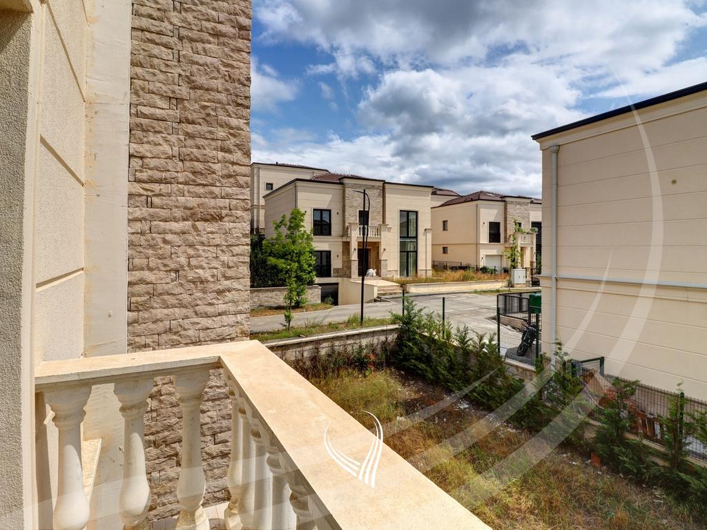 Shtëpi 374.76m2 në shitje në lagjen Royal Green Residence – Zllatar26