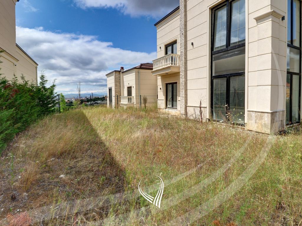 Shtëpi 374.76m2 në shitje në lagjen Royal Green Residence – Zllatar31