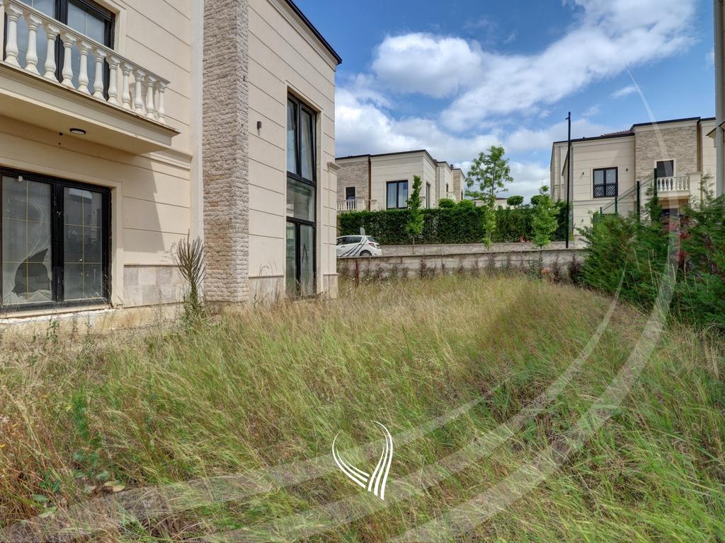 Shtëpi 374.76m2 në shitje në lagjen Royal Green Residence – Zllatar32