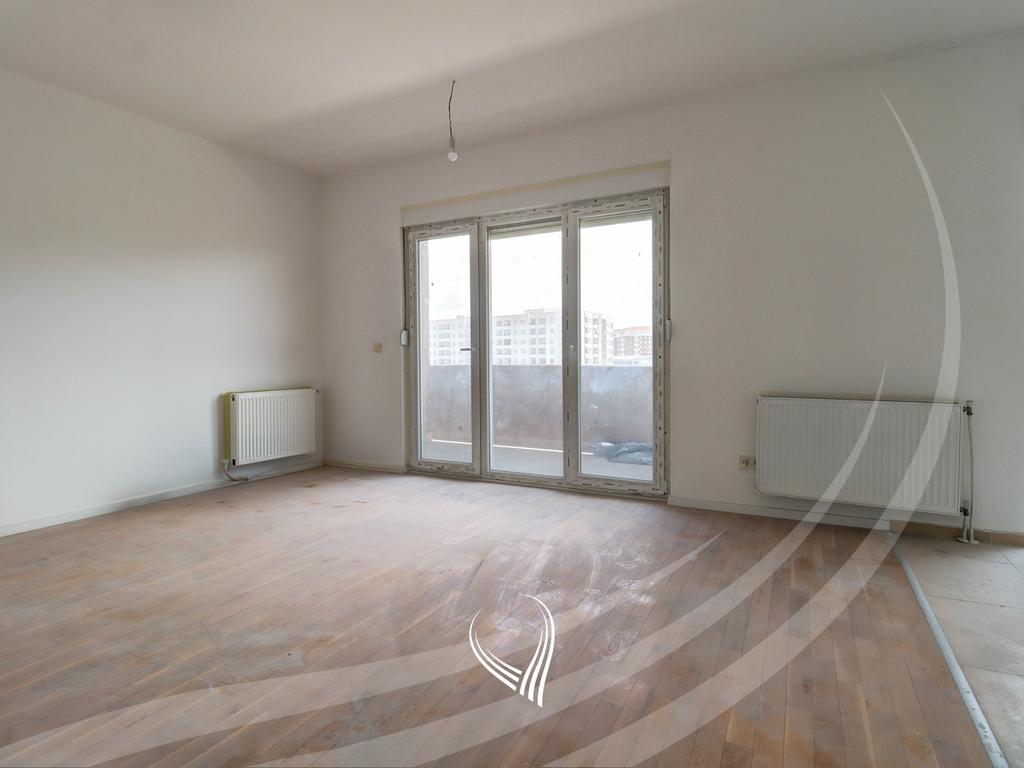 Banesë me 3 dhoma gjumi në shitje në lagjen Kalabria – Emshir1
